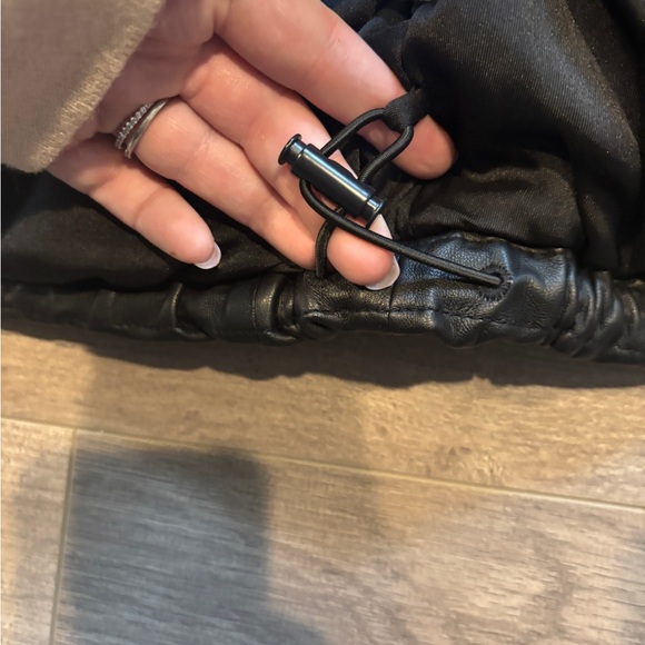 Vince Black Leather Bomber Jacket - Picture 7 of 11